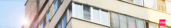 Г-образный балкон остеклён пластиковыми окнами РЕХАУ со стеклопакетами
