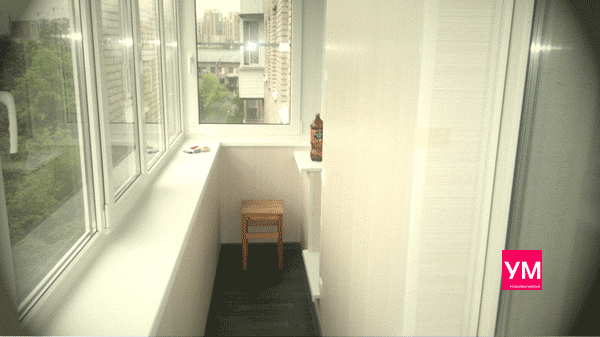 Остекленный балкон со стеклопакетами. Утеплён пенополистироловыми плитами и обшит пластиковой панелью.
