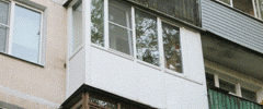 Панорамно остеклённый балкон с применением металлопластиковых конструкций.