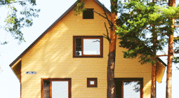 Каркасный одноэтажный тёплый дом с установленными окнами