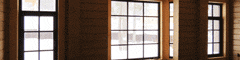 Окна с декоративной верандной расстеловкой в загородном доме коттедже