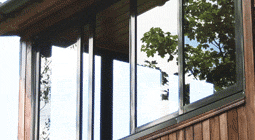 Раздвижное окно из алюминия со стеклом 4 мм. Цвет коричневый.